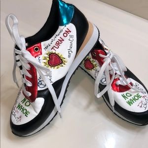 GRAPHIC TENNIS SHOES